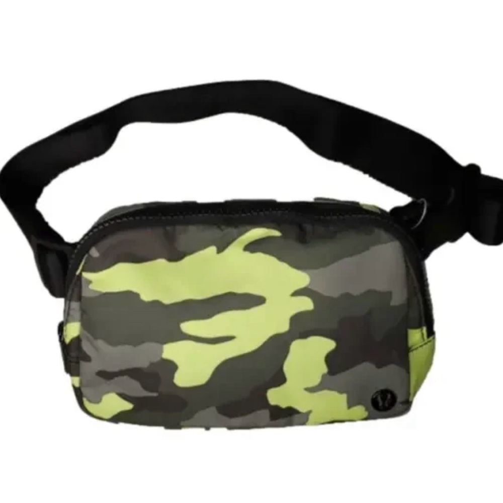 Lululemon Everywhere Belt Bag 1L - Picture 2 of 9